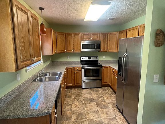3rd image of 108 Pine Ct