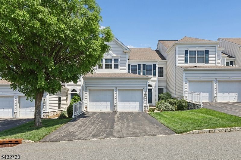 1st image of 8 Yorktown Ln