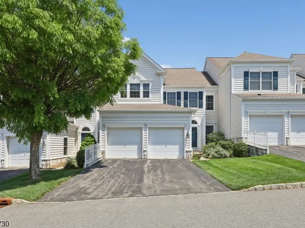 8 Yorktown Ln, Totowa Boro, NJ 07512