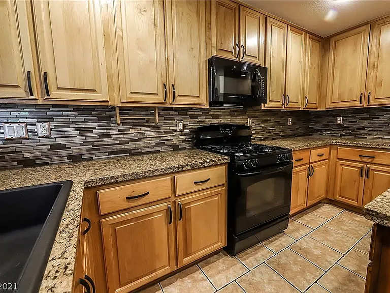 8101 Peach Flare St — Photo 15