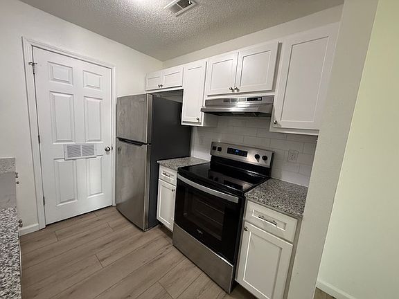 5th image of 1118 Barrington Ln