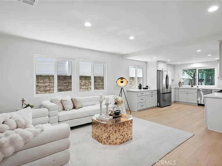 6221 Mammoth Ave — Photo 12