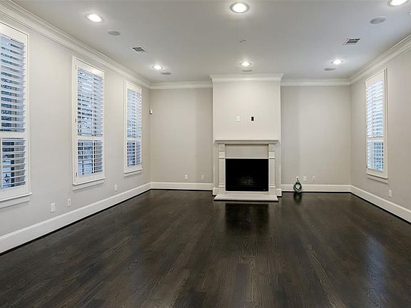 5th image of 2118 Briarglen Dr