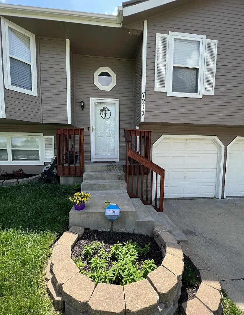 Waiting for you to call this your home! — Photo 2