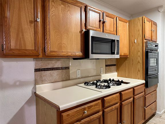 2nd image of 1519 Clearbrook St
