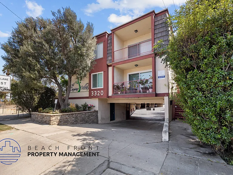3320 Redondo Beach Blvd — Photo 8