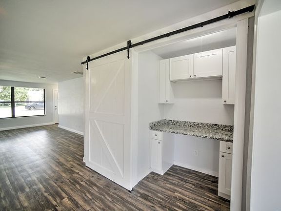 2nd image of 112 Golfview Ln