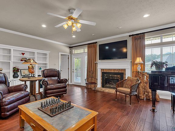 4th image of 25 Woodland Dr