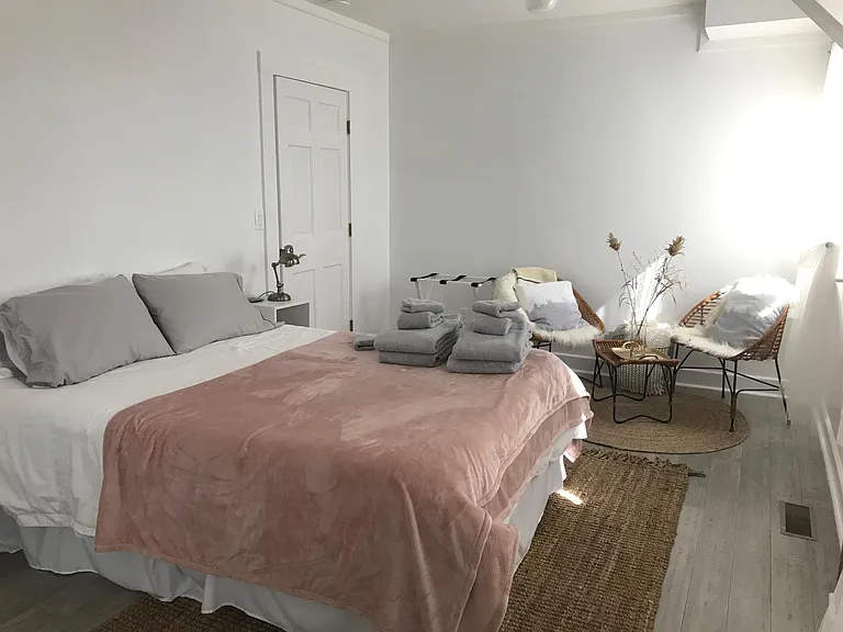 Master bedroom with ensuite full bathroom (walk-in shower)