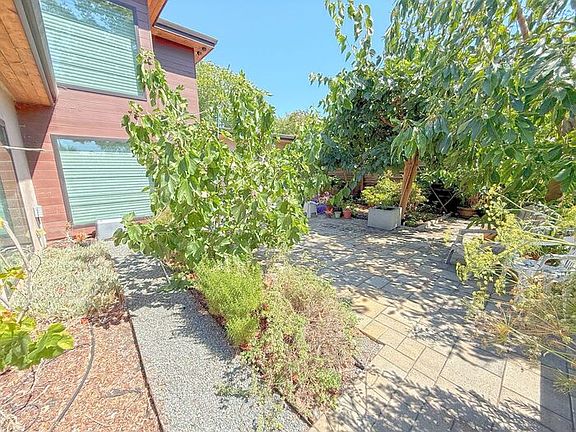 4th image of 3045 Mauricia Ave