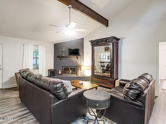 3rd image of 3109 Breezy Hill Ln