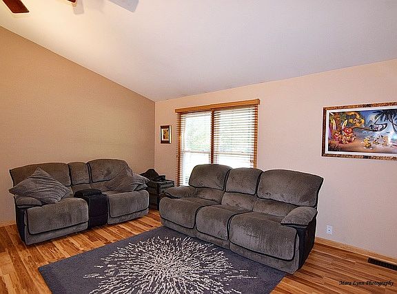4th image of 607 Pinewood Dr