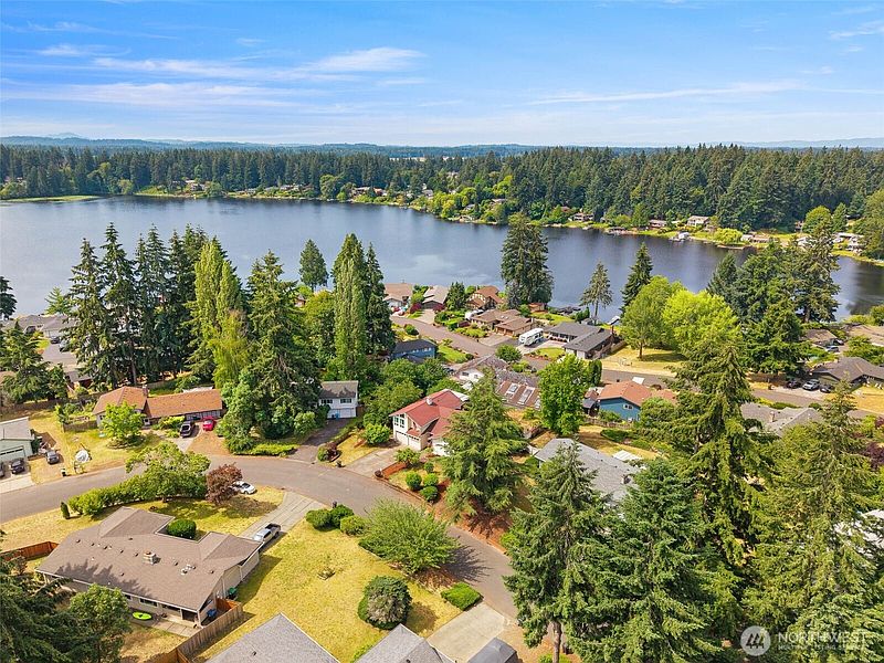 2nd image of 7237 Ridgemont Drive SE