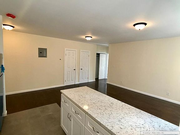 5th image of 165 Pinehurst Ave APT 3E