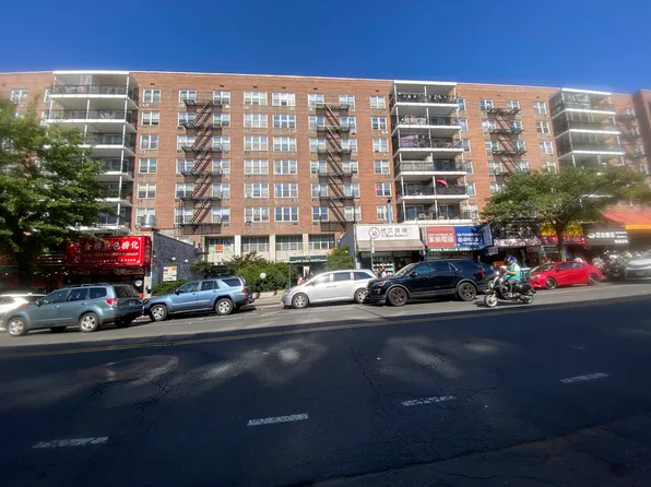 41-25 Kissena Boulevard image 2 of 29