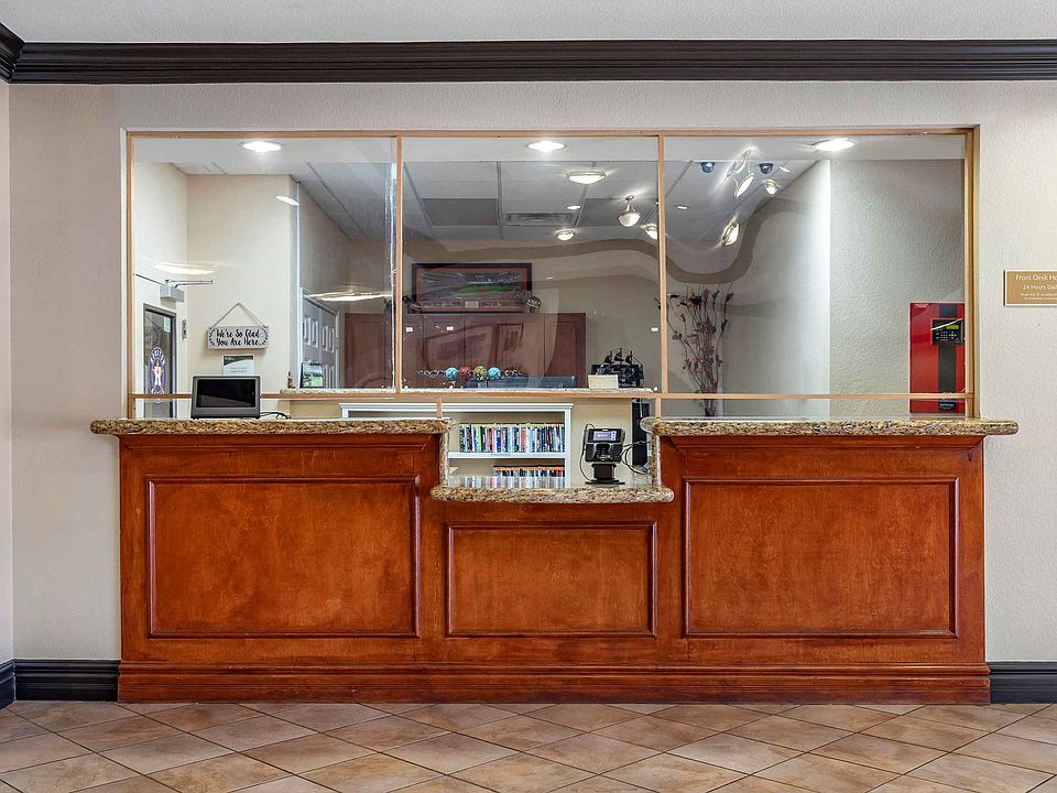 Lobby and Guest Check-in