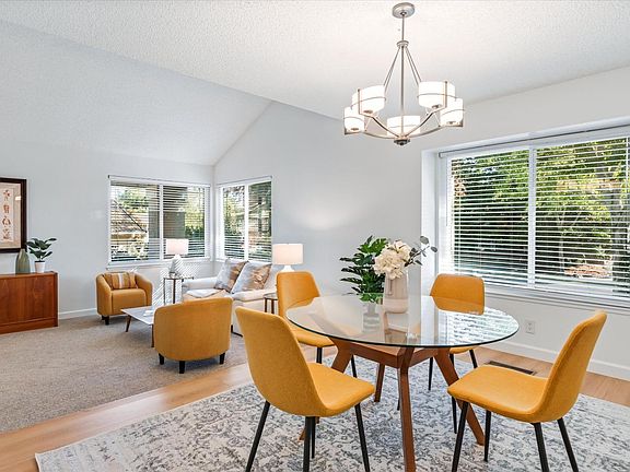 5th image of 18 Skylark Court