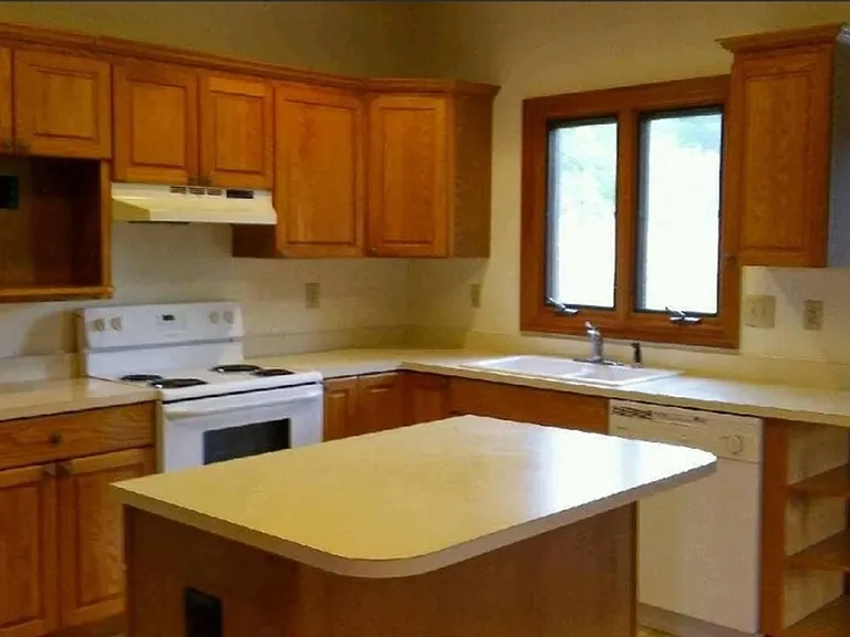 324 Redwood Blvd — Photo 9
