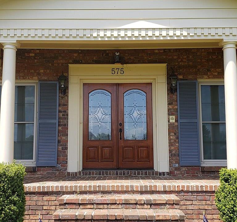 2nd image of 575 Golf Club Dr