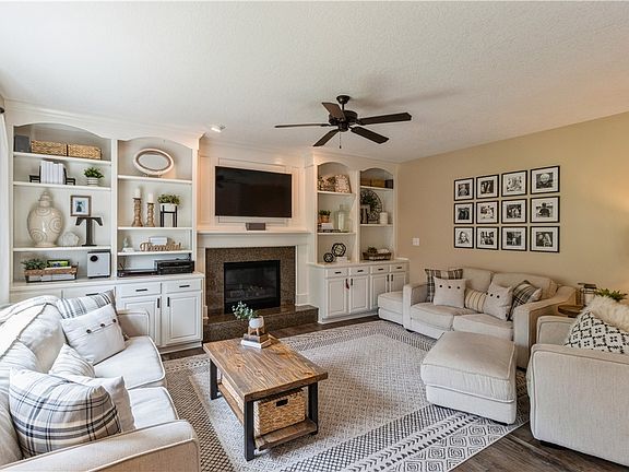 4th image of 7526 Barnsley Dr