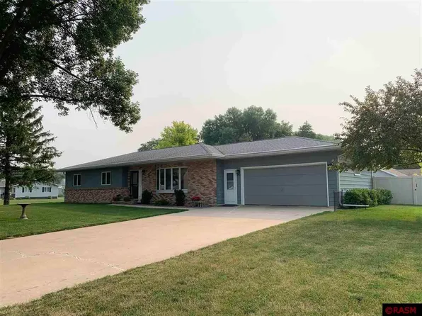 1002 5th St N, Saint James, MN 56081