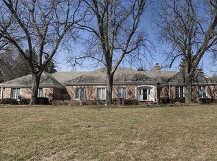 325 Bunker Hill Dr, Brookfield, WI 53005