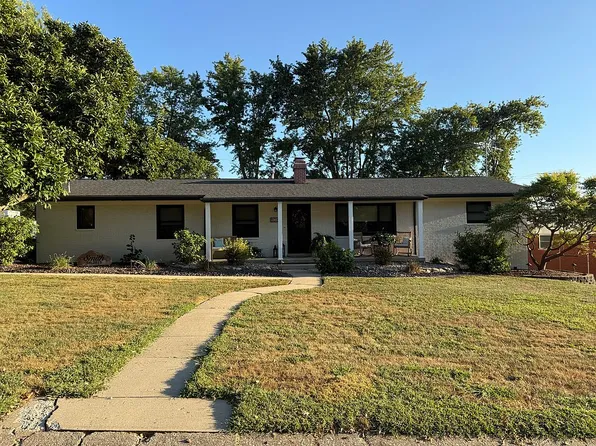 8016 Blue Mound Dr, Saint Rose, IL 62230