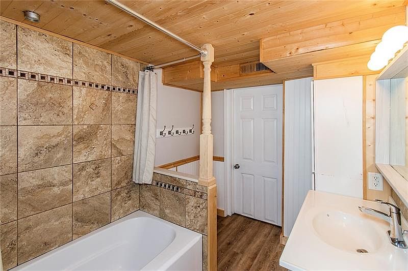 2337 Locust St, Greensburg, PA 15601 Zillow