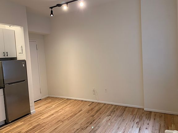 3rd image of 605 W 112th St APT 4a