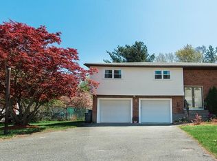 5 Huckleberry Ln, Randolph, MA 02368