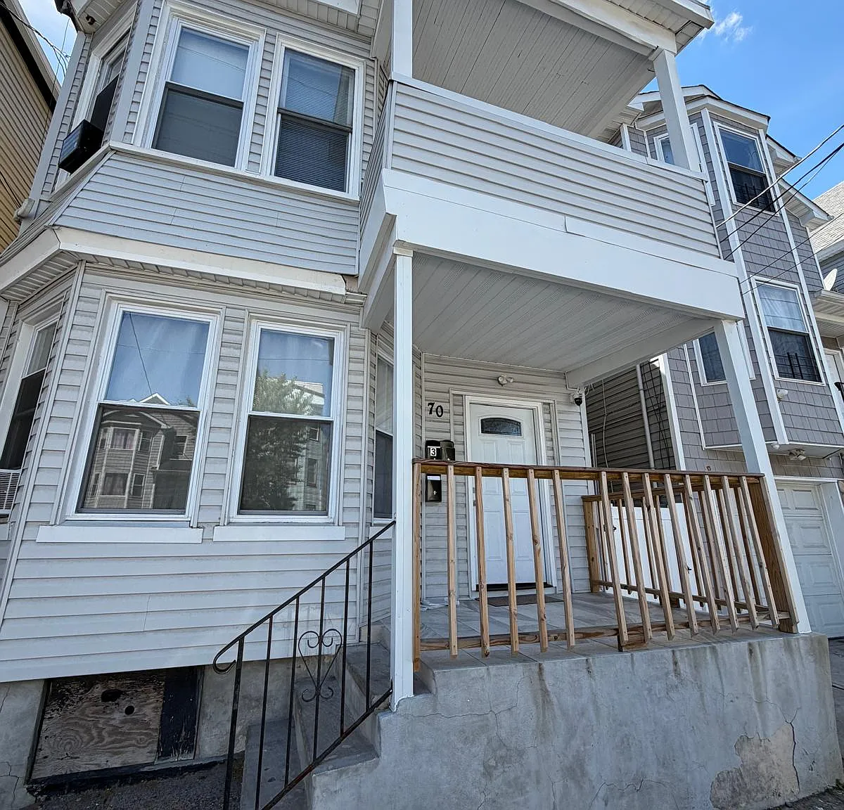 3 bed, 1000 sqft, $1,800 — Photo 1