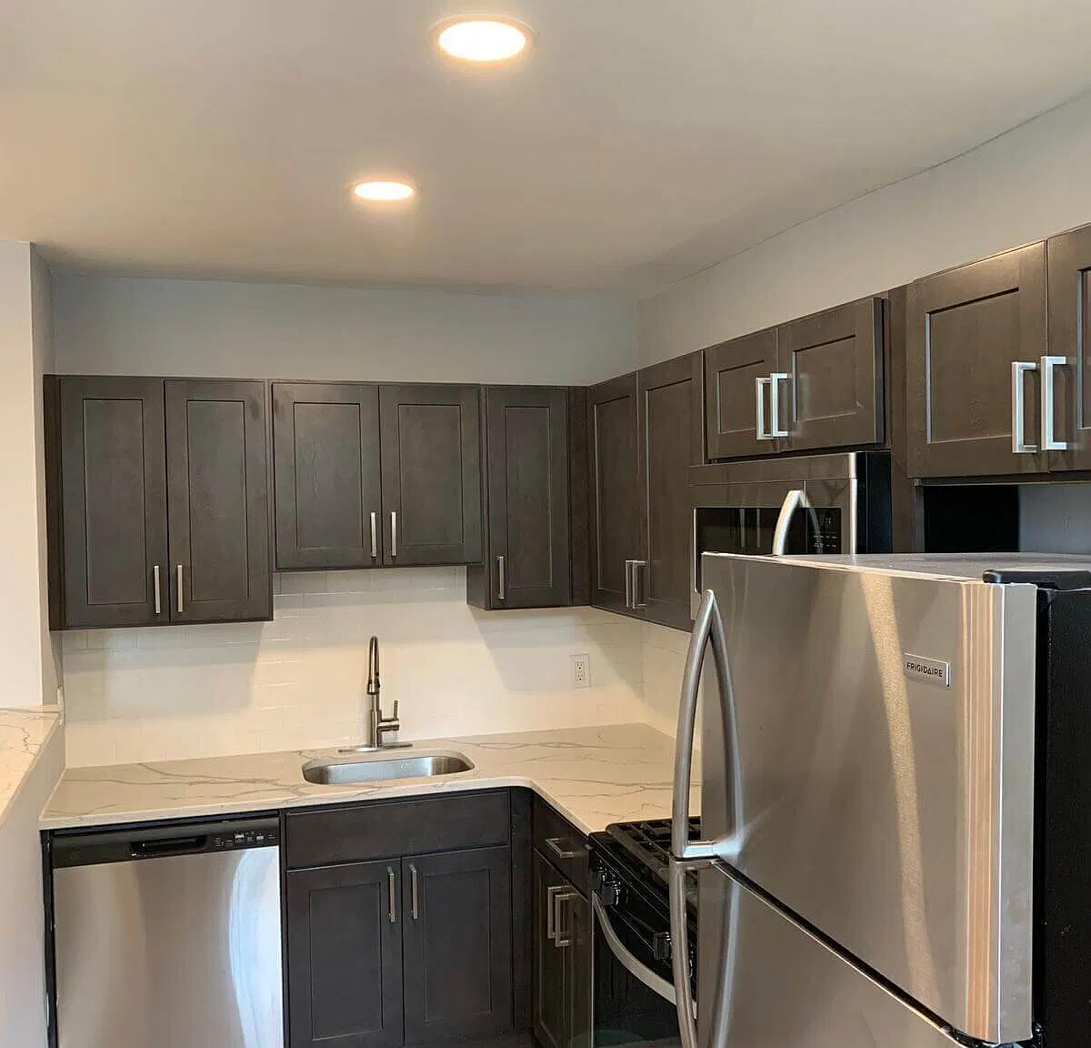 625 E Vernon Rd — Photo 3