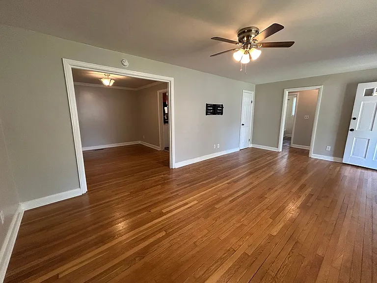 611 Woodvale Ave — Photo 4