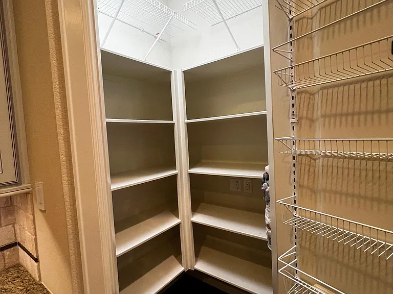 Walk-in Pantry