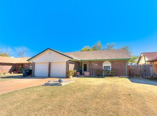 1120 Kings Ct, Moore, OK 73160