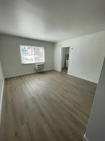 7744 Reseda Blvd — Photo 2