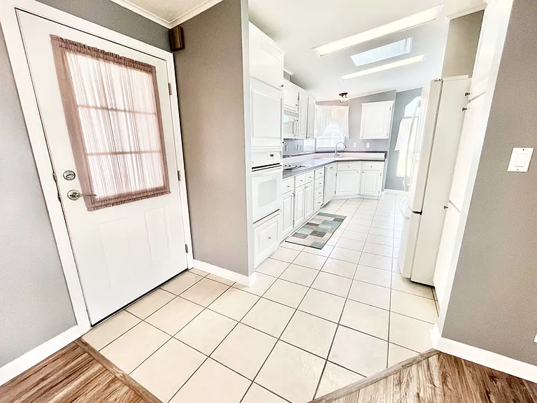 5498 Crane Feather Dr — Photo 3