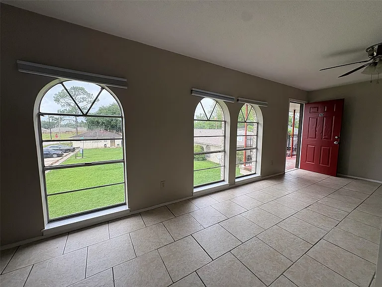 3021 Sycamore Ave #10 — Photo 2