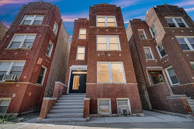 2620 N Ridgeway Ave #3 — Photo 1