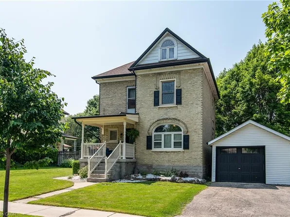 26 Queen St, Woolwich, ON N3B 2T1