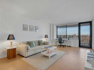 380 Mountain Rd APT 701, Union City, NJ, 07087