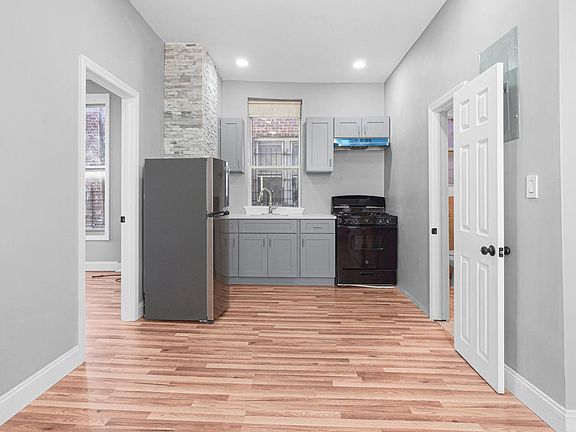 4th image of 10643 156th St