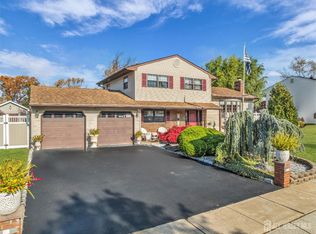 90 Cori St, Parlin, NJ 08859