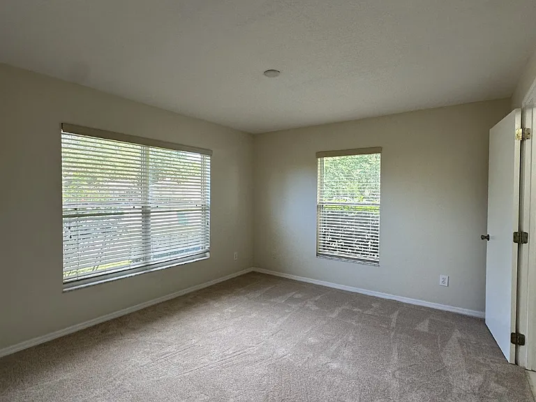 2074 Foxwood Dr — Photo 9