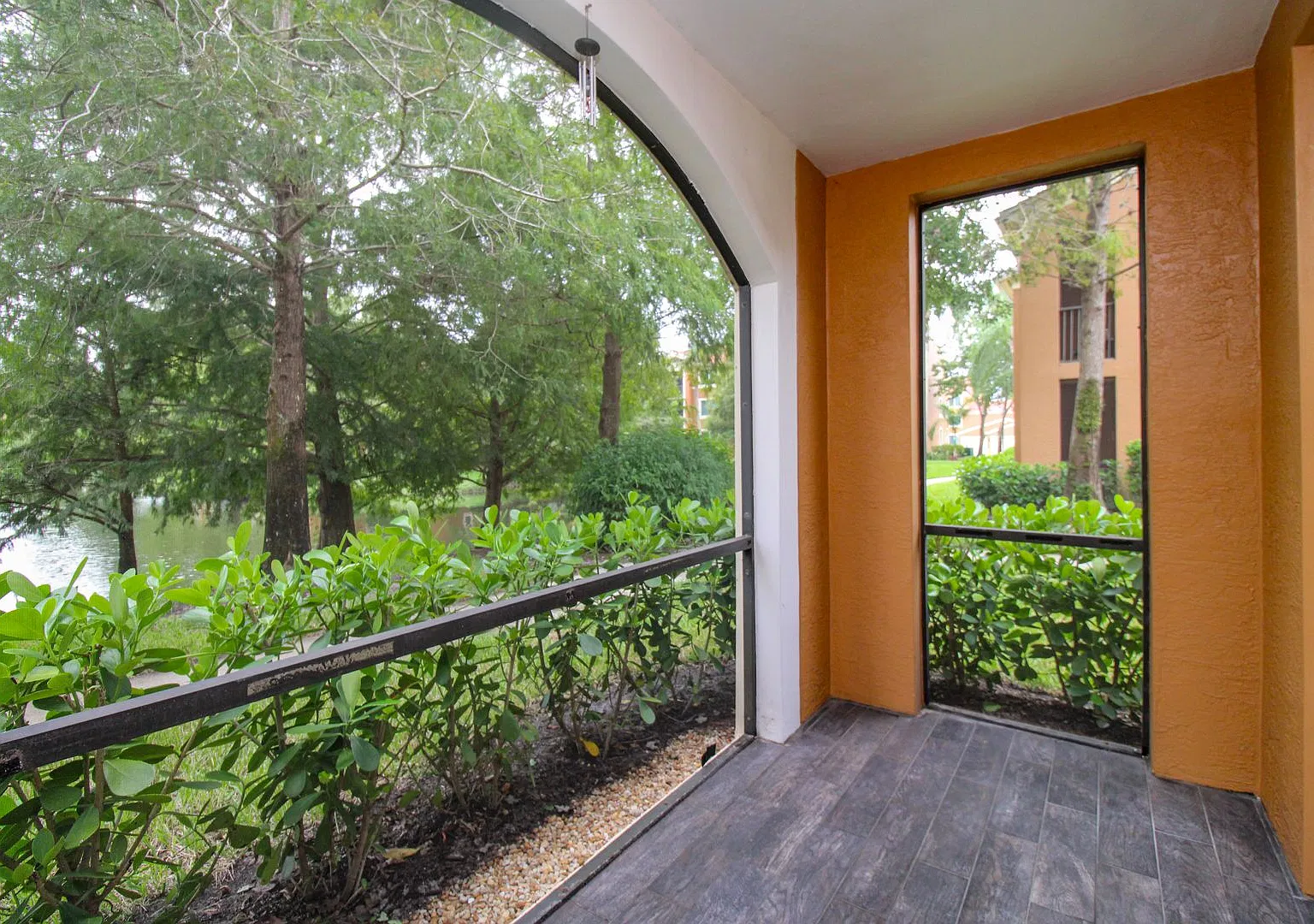 ** 1 Bedroom\1 Bath Unfurnished 1st Floor Unit Available For A Long-Term Tenant ** Lake View ** U... — Photo 3