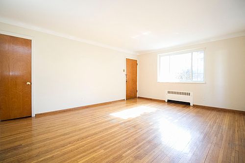 4th image of 2204 Kenwood Blvd #8