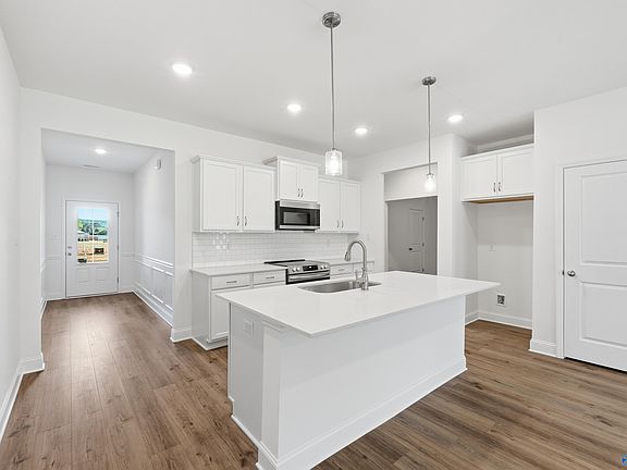 5th image of 3130 Mead Way SE