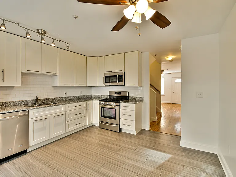 1319 Belmont St NW — Photo 7