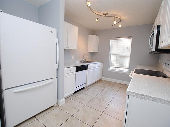 5th image of 6429 Pine Cir W