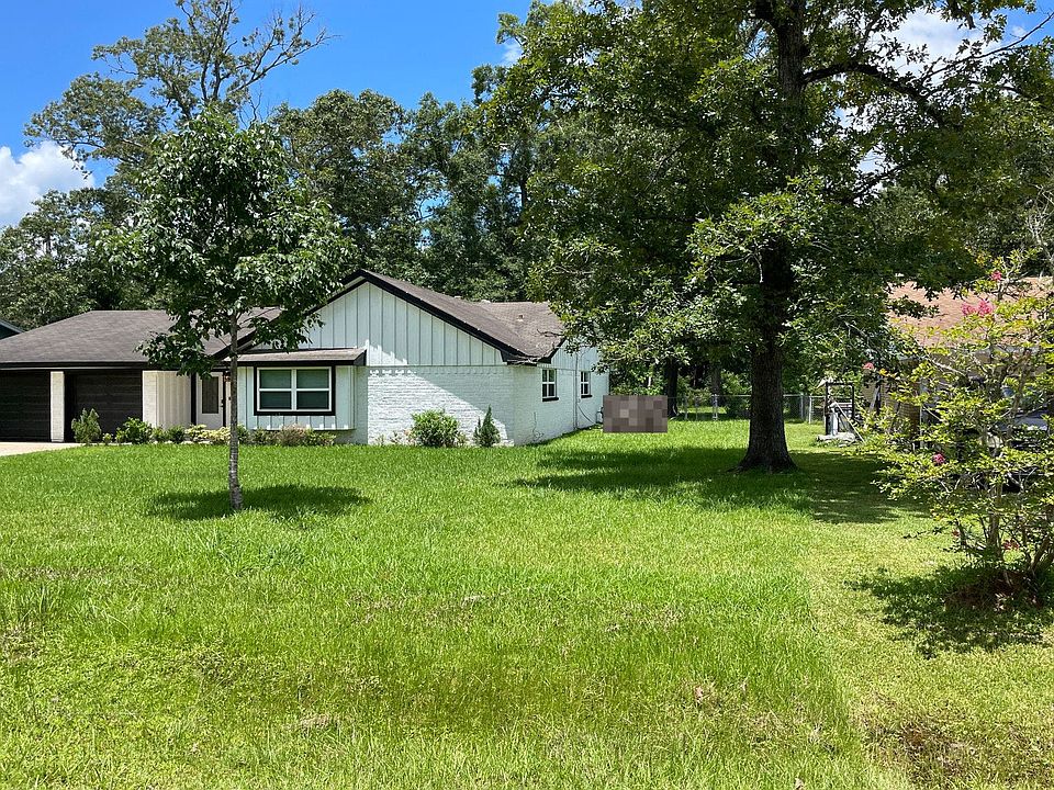 1st image of 138 Wood Manor Ln
